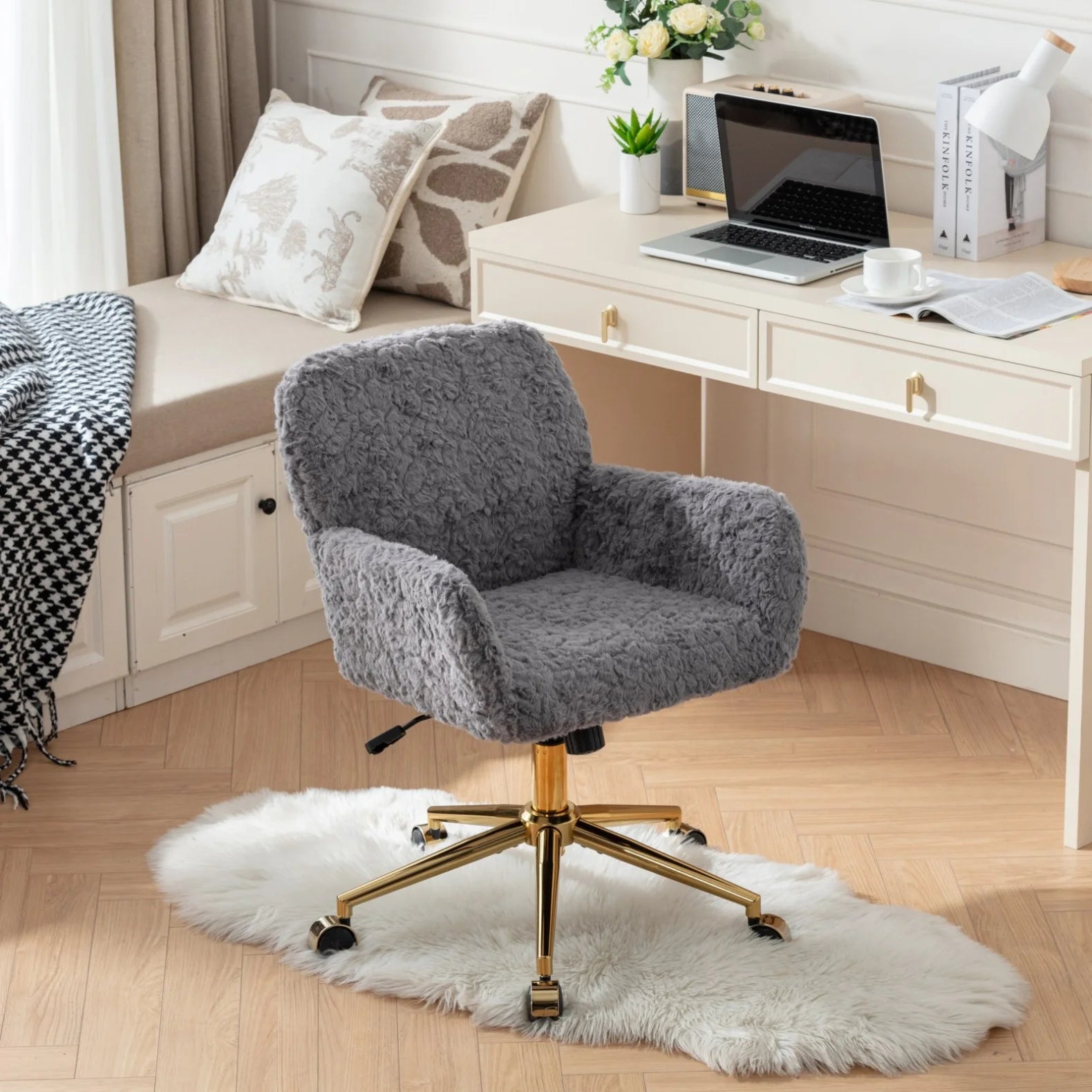 Furniture Office Chair, Artificial Rabbit Hair Makeup Vanity Chair Chair, 360 Comfy Swivel Armchair with Wheels, Modern Height Adjustable Cute Vanity Chair for Living Room Small Spaces Pink