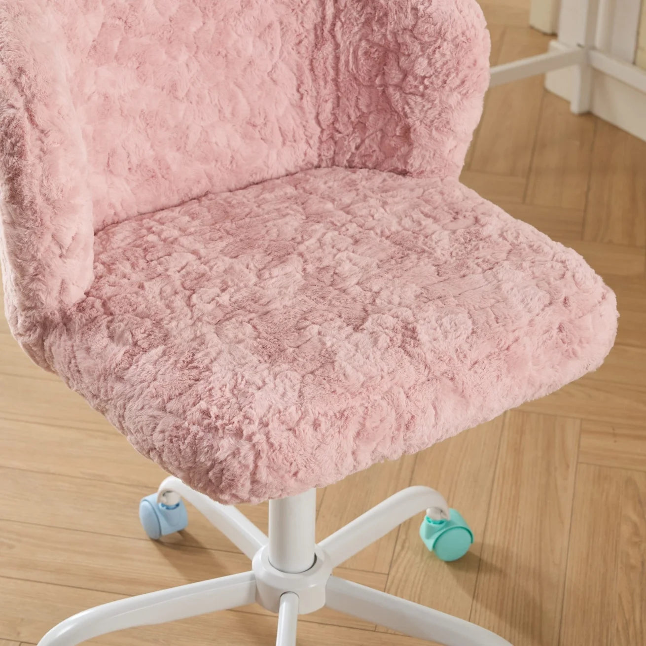 Furniture Office Chair, Artificial Rabbit Hair Makeup Vanity Chair Chair, 360 Comfy Swivel Armchair with Wheels, Modern Height Adjustable Cute Vanity Chair for Living Room Small Spaces Pink