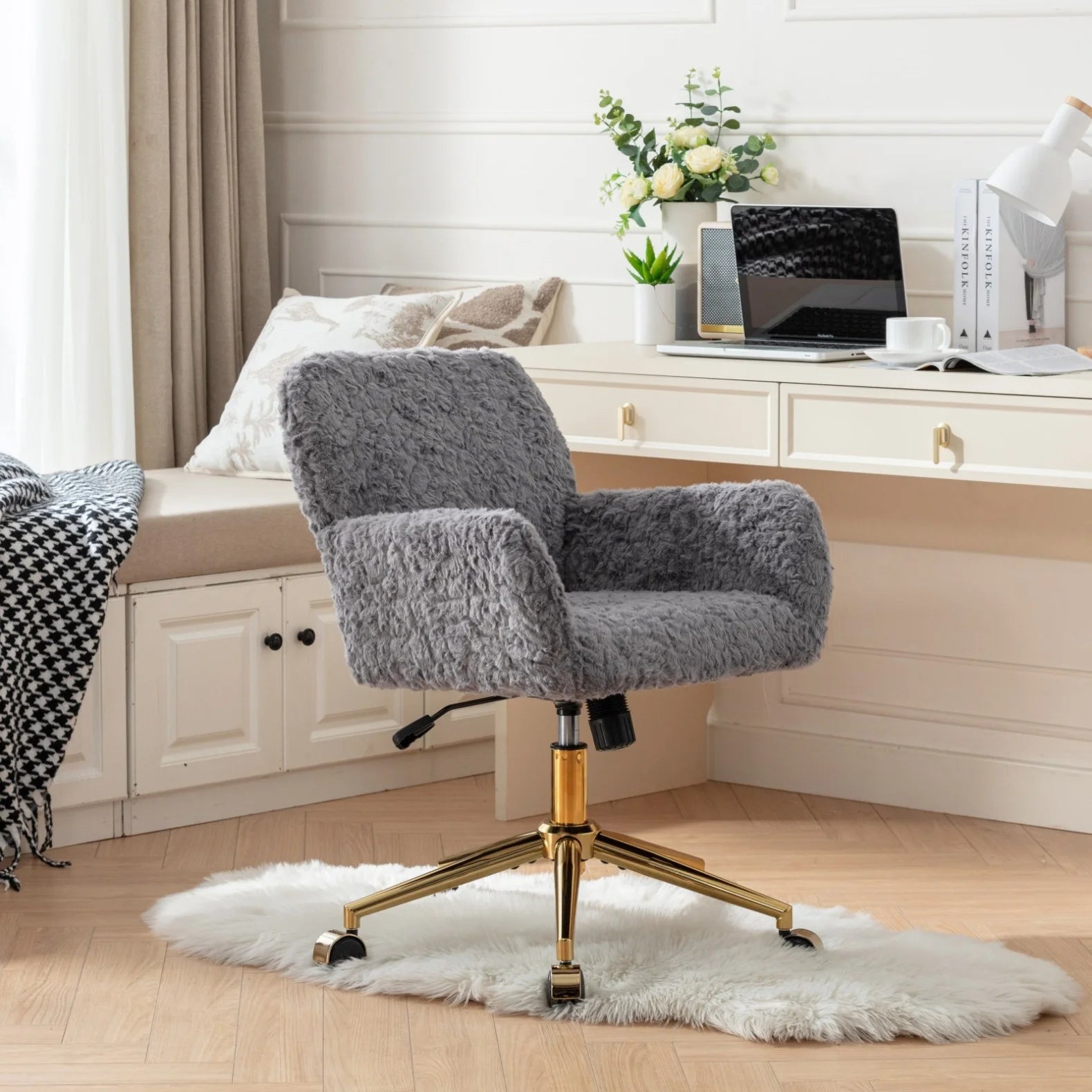 Furniture Office Chair, Artificial Rabbit Hair Makeup Vanity Chair Chair, 360 Comfy Swivel Armchair with Wheels, Modern Height Adjustable Cute Vanity Chair for Living Room Small Spaces Pink